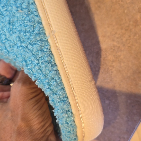 NWOT Blue/White Heart Plush Slippers - Picture 3 of 6